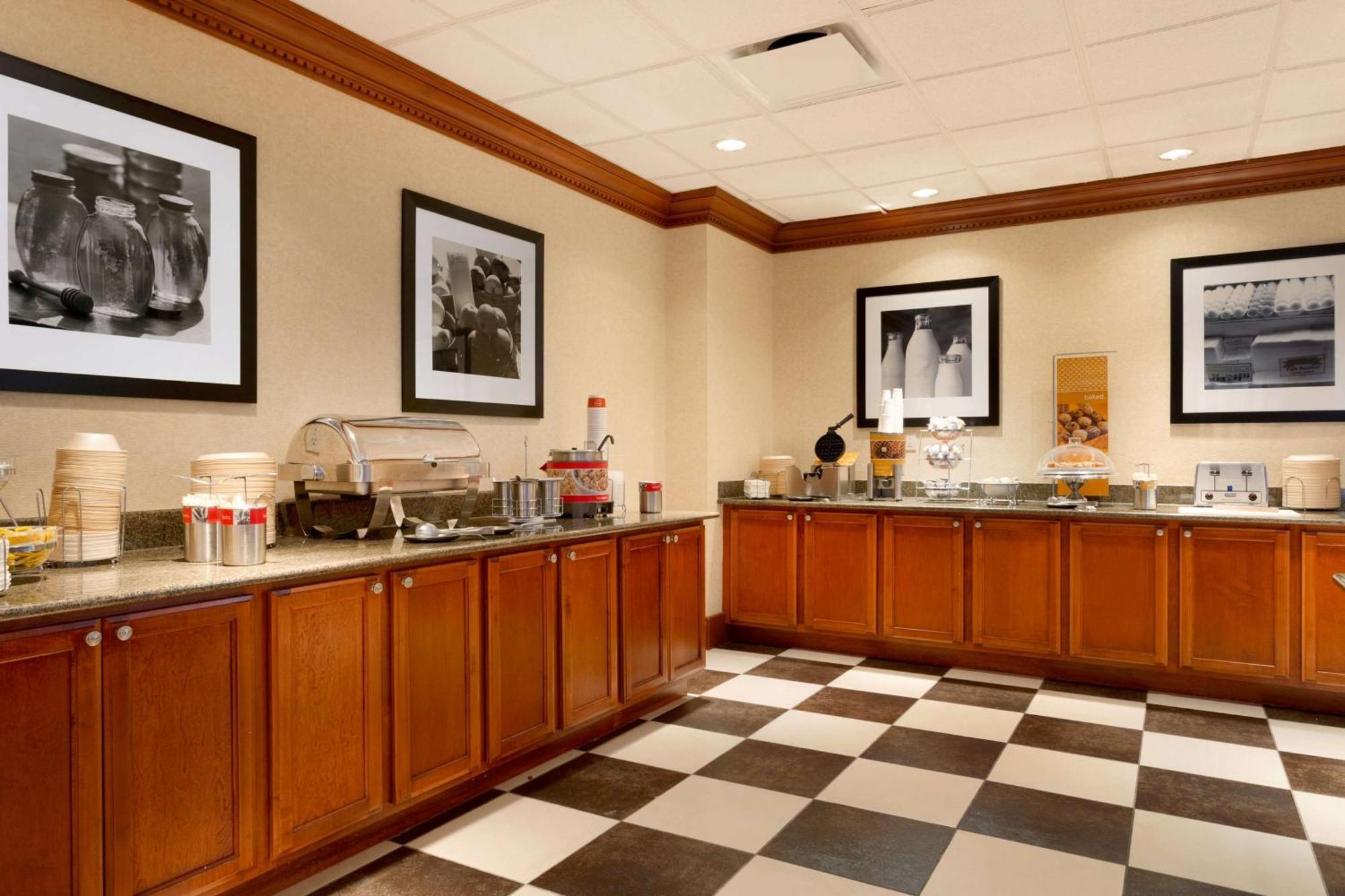 Hampton Inn & Suites Detroit/Chesterfield Exterior photo